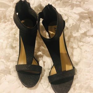 ❤️❤️Any four for $45❤️❤️ Black women’s  sheels.